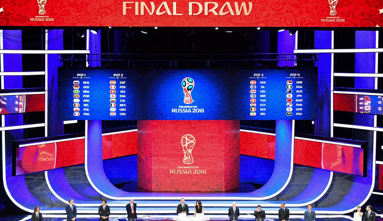 Suasana saat undian Piala Dunia 2018 berlangsung di State Kremlin Palace, Moscow, (1/12/2017). Piala Dunia 2018 berlangsung sejak 14 Juni hingga 15 Juli 2018 di Rusia. (AFP/Mladen Antonov)
