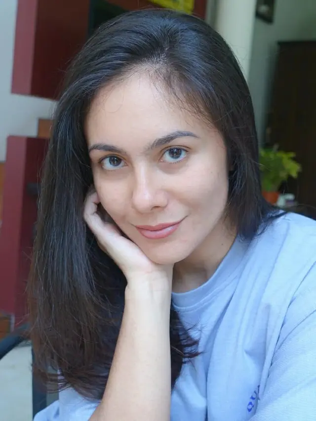 6 Potret Wulan Guritno Tanpa Makeup, Disebut Mirip Anak SMA