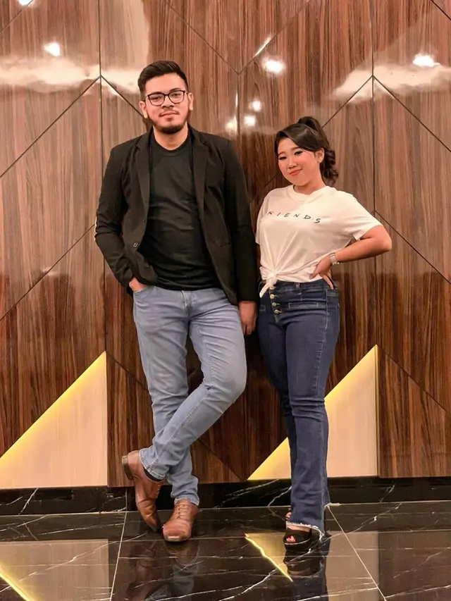 Jarang Tersorot, Ini 6 Potret Kompak Komika Kiky Saputri Bareng Kekasihnya