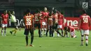 Pemain Perserui dan Persija terlibat salah paham saat laga pada lanjutan Liga 1 Indonesia di Stadion Patriot Candrabhaga, Bekasi, Selasa (13/6). Persija menang telak 3-0 atas perserui. (Liputan6.com/Helmi Fithriansyah)