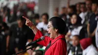 Ketua Umum PDIP Megawati Soekarnoputri di acara kampanye akbar Ganjar-Mahfud bertajuk Konser Salam Metal di Stadion Utama Gelora Bung Karno (GBK), Jakarta, Sabtu (3/2/2024). (Liputan6.com/Ady Anugrahadi)