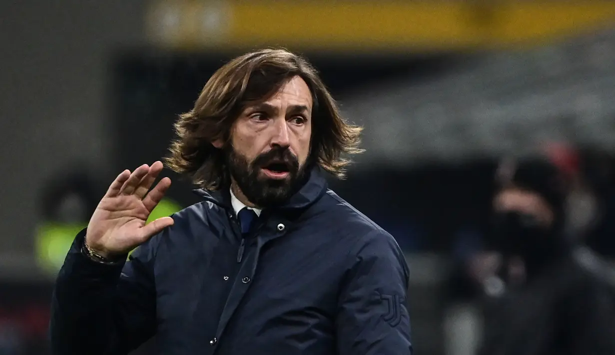 Reaksi pelatih Juventus Andrea Pirlo saat melawan AC Milan pada pertandingan lanjutan Liga Serie A Italia melawan AC Milan di stadion San Siro, Rabu (7/1/2021).  Andrea Pirlo pernah berkibar bersama AC Milan, ketika selama satu dekade berseragam I Rossoneri. (AFP Photo/Miguel Medina)
