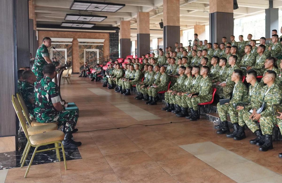 FOTO: Seratus Perwira TNI AD Siap Ikuti Pendidikan Kepemimpinan Infanteri di Pakistan