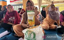 Pemerintah Pastikan Penyaluran Bantuan Pangan Beras dan Minyak Goreng Berlanjut Hingga April