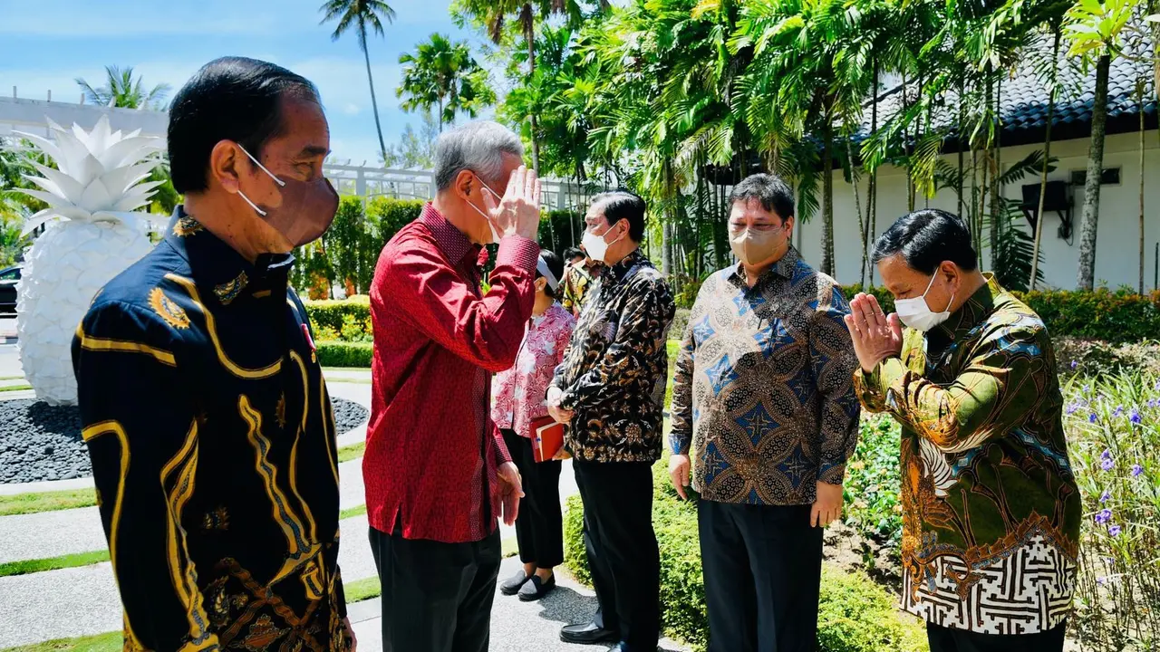 Presiden Indonesia Joko Widodo (Jokowi) dan Perdana Menteri Singapura Lee Hsien Loong