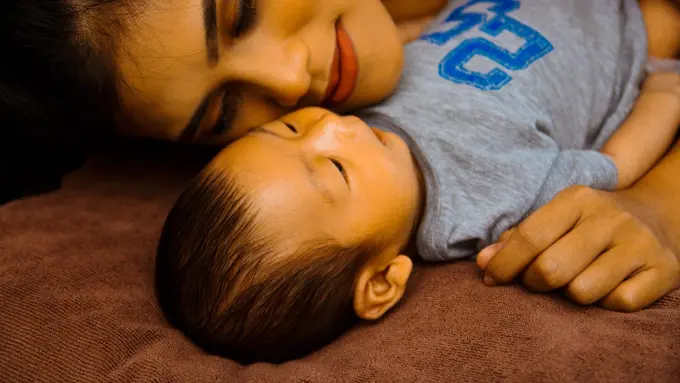 Ilustrasi membangunkan anak