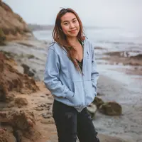 ilustrasi perempuan bahagia/Photo by Long Truong on Unsplash