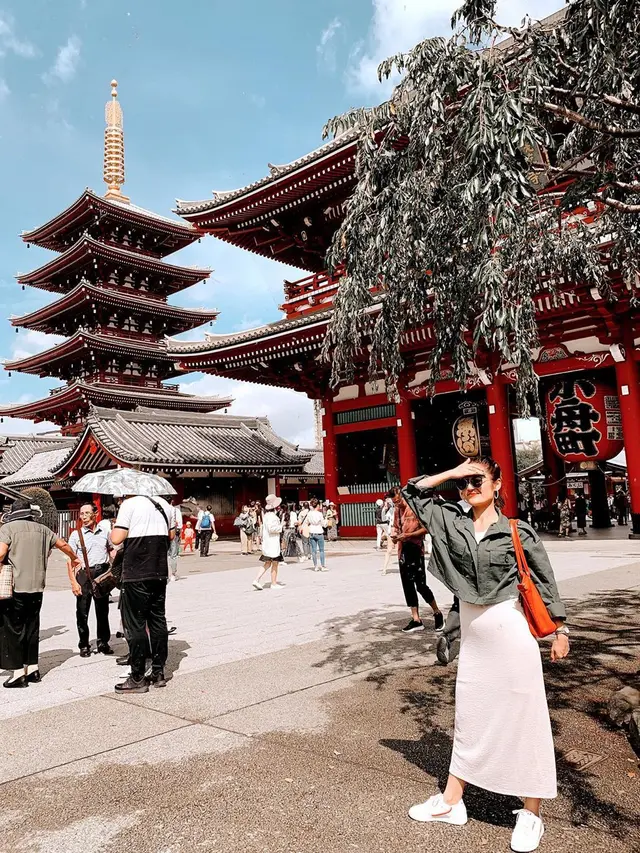 6 Potret Seru Siti Badriah Liburan ke Jepang dengan Suami