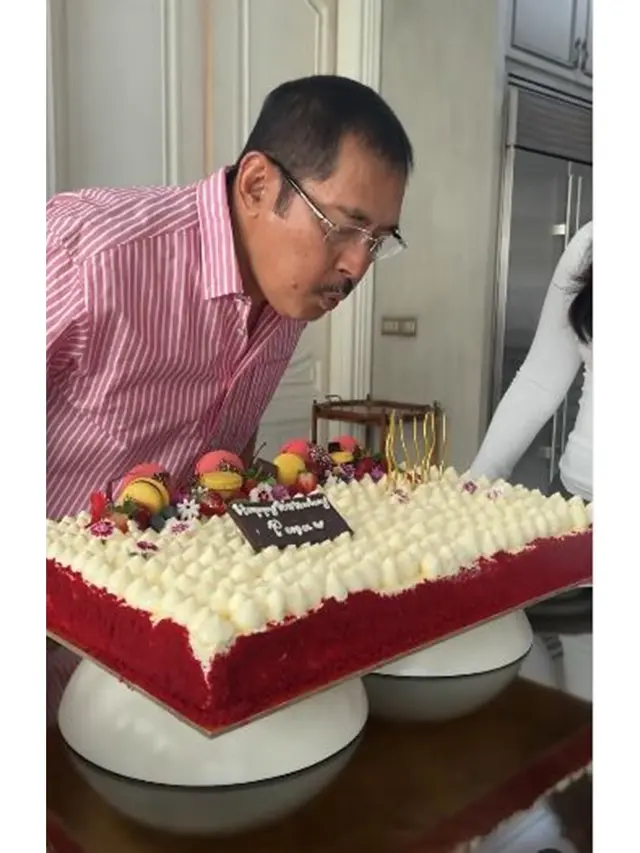 6 Potret Kejutan Ultah Bambang Trihatmodjo ke-70 dari Mayangsari, Penuh Kehangatan