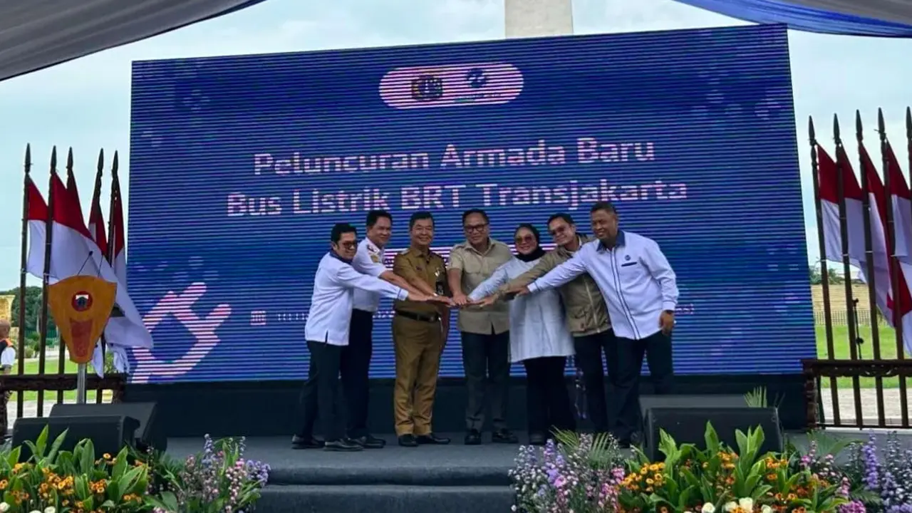 Wakil Menteri Badan Usaha Milik Negara (BUMN) Kartika Wirjoatmodjo menghadiri peluncuran Armada Bus Listrik BRT Transjakarta di Jakarta. (Istimewa)