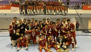 Medali emas! Berlaga di Nonthaburi Stadium, Nonthaburi, pada Jumat (19/12/2025) malam waktu setempat, Timnas Futsal Indonesia menghancurkan Timnas Futsal Thailand 6-1 dalam babak final SEA Games 2025. (Bola.com/Muhammad Adiyaksa)
