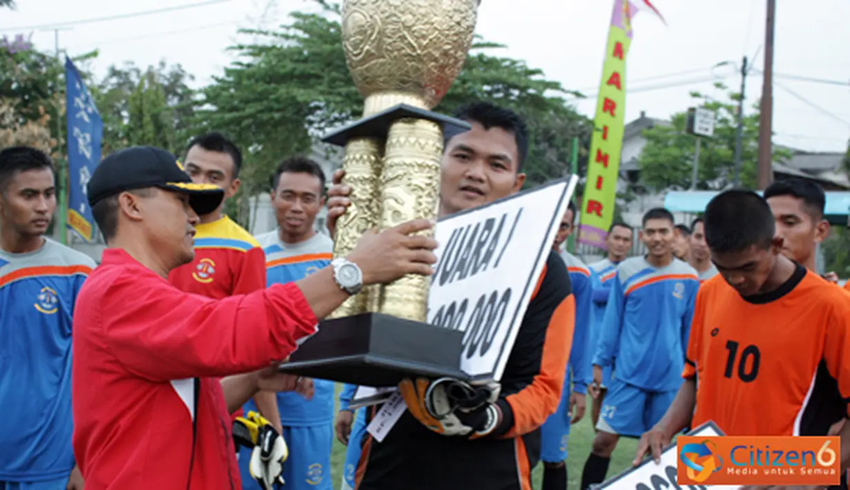 Citizen6, Surabaya: Salah satu kegiatan tahunan yang rutin dilaksanakan dilingkungan Resimen Artileri 1 Marinir adalah pertandingan Futsal antar Baterai tiap Batalyon dalam lingkup Resimen Artileri 1 Marinir. (Pengirim: Budi Abdillah)