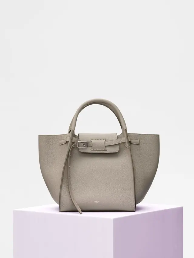 [Bintang] Tampilan Tas Bisa Terlihat Lebih Trendy dengan Detail Sabuk Ini