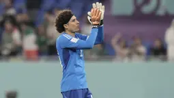 Sepanjang kariernya, Guillermo Ochoa yang sejak awal musim 2019/2020 memperkuat Club America di Liga Meksiko ini total telah membuat 17 kali penyelamatan dari titik penalti, dengan rincian 13 kali di level klub dan 4 kali di level antar-negara. (AP/Moises Castillo)