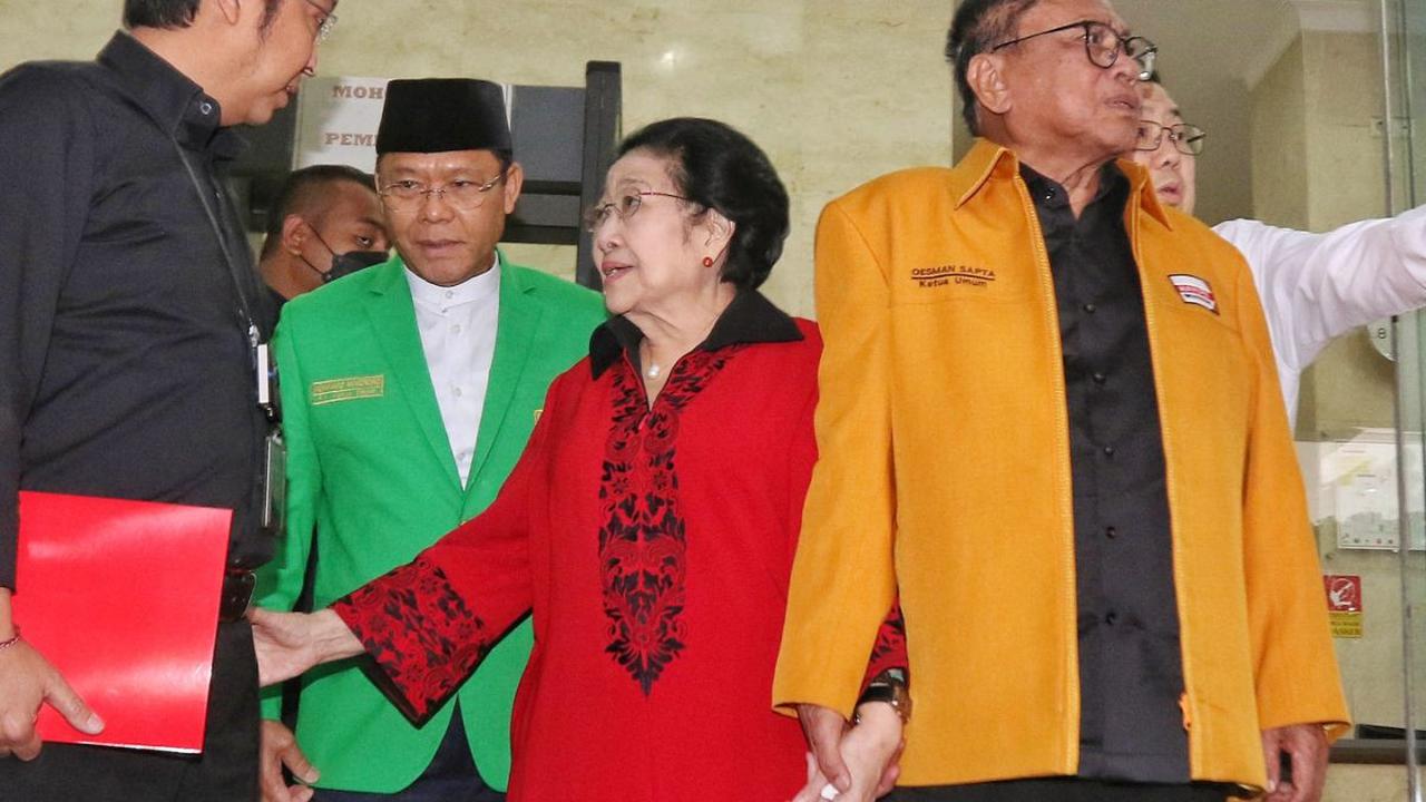 Dalam momen pertemuan itu keempat ketua umum parpol tersebut terlihat tampil dalam warna pakaian yang menjadi ciri khas masing-masing partainya.