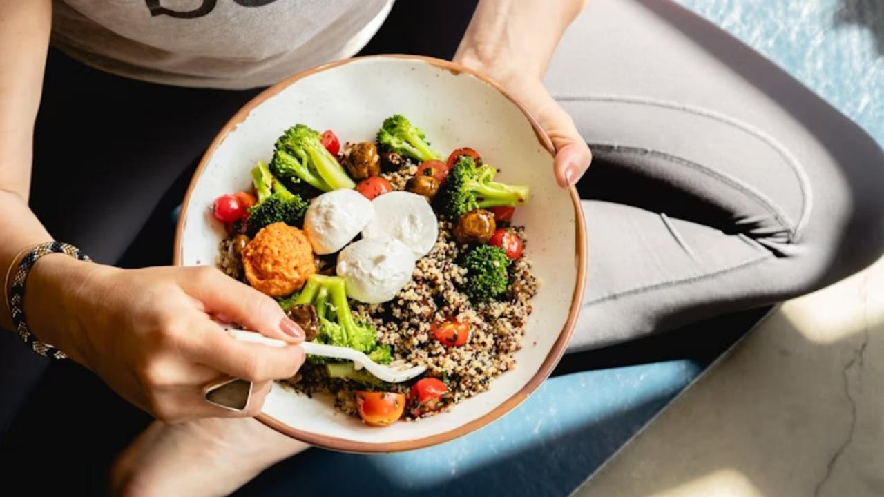 Sedang Jalani Diet? Ketahui 7 Makanan yang Membantu Mengempiskan Perut Buncit Secara Alami dan Efektif