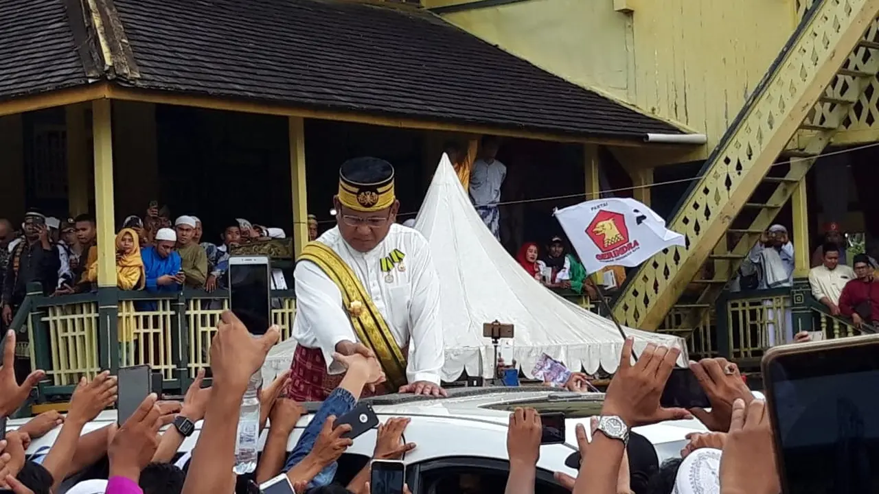 Capres nomor urut 02, Prabowo Subianto menerima gelar adat kebangsawanan dari Kesultanan Pontianak (Istimewa)