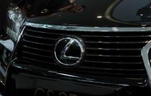 Di Negara ini Mobil Mewah Miliaran Rupiah Tak Ada Harga Dirinya, Dipakai Buat Angkut Bahan Bangunan Jika Rusak Dibuang