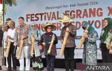 Festival Egrang Jember Perkuat Komitmen Ruang Aman Anak, Menteri PPPA Apresiasi Kolaborasi Warga