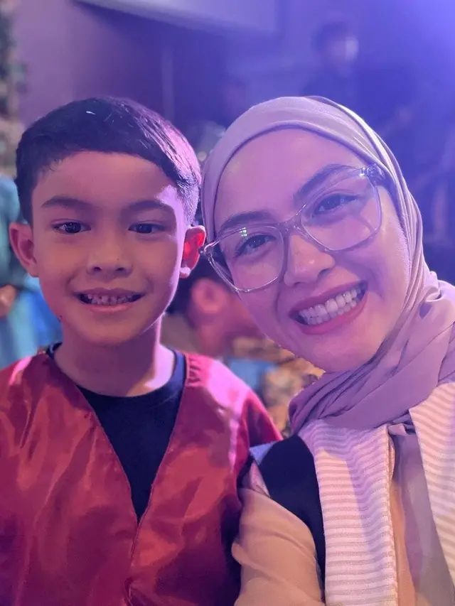 Potret Anak Laki-laki Revalina S Temat Punya Wajah Tampan