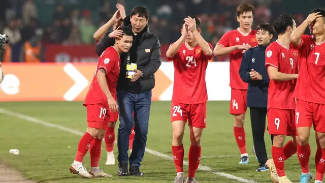 Kim Sang-sik - Timnas Vietnam