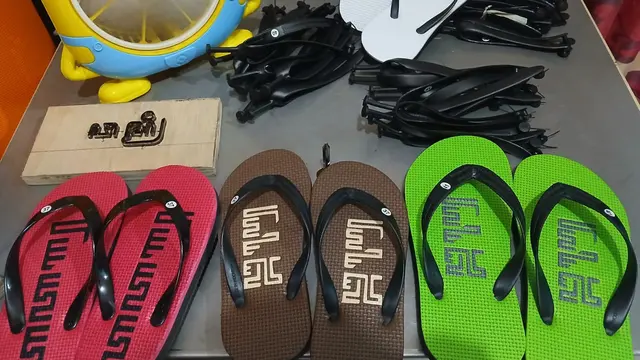 Melihat Proses Produksi Sandal di UMKM Tatag Sandal Wudhu Yogyakarta