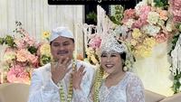 Kontras Gaun Pengantin Boiyen Saat Akad dan Resepsi Pernikahan dengan Rully Anggi Akbar