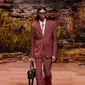 Raihan Fahrizal tampil di show Louis Vuitton di sela Paris Fashion Week 2024. (dok. Instagram @raihanfahrizal__/https://www.instagram.com/p/C2L1UvbqQh9/?hl=en/Dinny Mutiah)