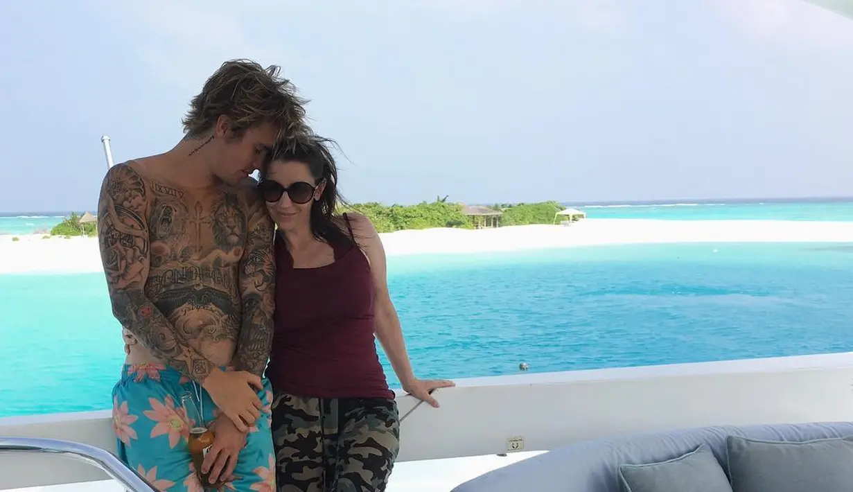 Sepertinya ibu Justin Bieber, Pattie Mallette nggak bisa menikmati liburannya dengan sempurna. (instagram/pattiemallete)