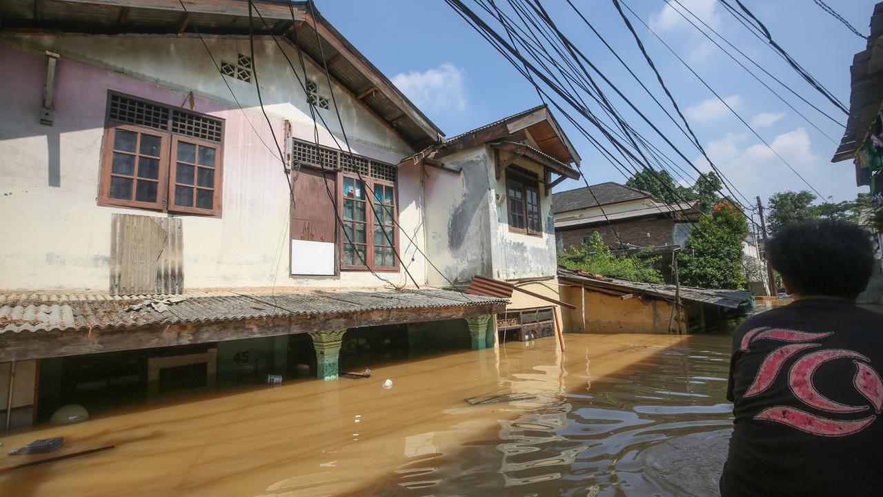 FOTO: Bidara Cina Kembali Terendam, Banjir Capai Dua Meter di Minggu Pagi