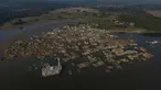 Puing-puing bangunan rumah yang kembali muncul di kawasan Bendungan Karian yang mengering di Kampung Somang, Lebak, Banten, Jumat, 7 Agustus 2026. (KLY/ Arie Basuki)