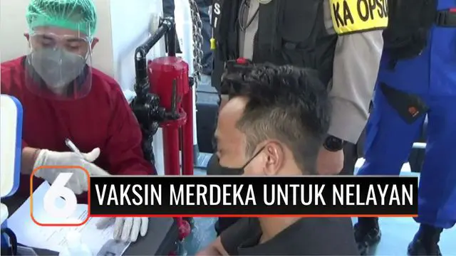 Program Vaksin Merdeka di Gresik, Jawa Timur, menyasar khusus para nelayan dan warga pesisir. Uniknya, kegiatan vaksinasi juga dilakukan di kapal patroli Polda Jawa Timur. #YukIndonesiaBisa