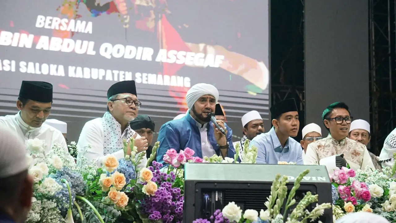 PAN Bersholawat Bareng Gibran, Zulhas Ajak Doa untuk Palestina dan Pemilu Damai