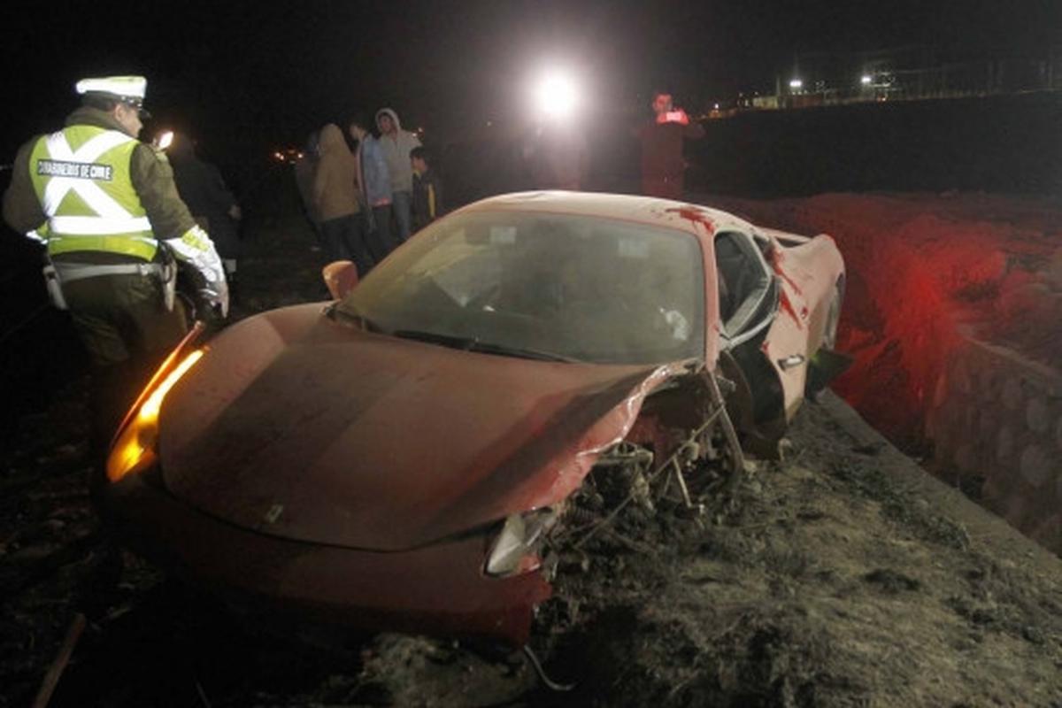 Ini kondisi mobil Arturo Vidal yang rusak parah usai kecelakaan