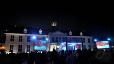 Ribuan penonton menyaksikan film dokumenter "Yang ke Tu7uh" di Museum Fatahillah, Jakarta, Sabtu (16/8/14). (Liputan6.com/Miftahul Hayat)