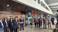 Menteri Kesehatan RI Budi Gunadi Sadikin menanggapi soal adanya organisasi profesi yang akan bersiap menempuh judicial review atas disahkannya UU Kesehatan yang baru di Gedung DPR RI, Komplek Parlemen Senayan, Jakarta pada Selasa, 11 Juli 2023). (Dok Liputan6.com/Fitri Haryanti Harsono)