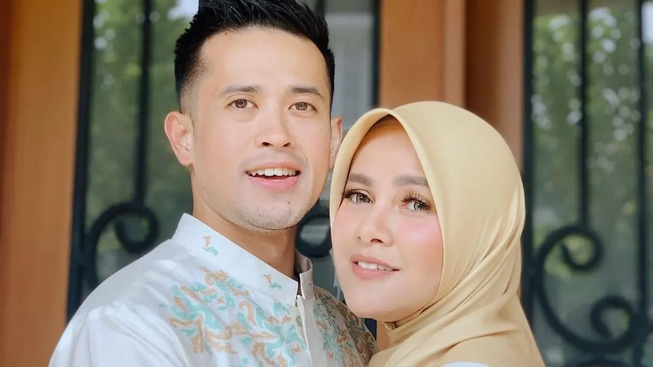 Olla Ramlan diputuskan bercerai dari Aufar Hutapea pada 6 Juni 2022 (https://www.instagram.com/p/B0aVAXyFCSv/)