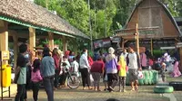 Menu yang kami jual juga cukup beragam, mulai dari Bakso, Sosis bakar, aneka Siomay, dan jajanan tradisional dan minuman, semua serba Rp1000,00