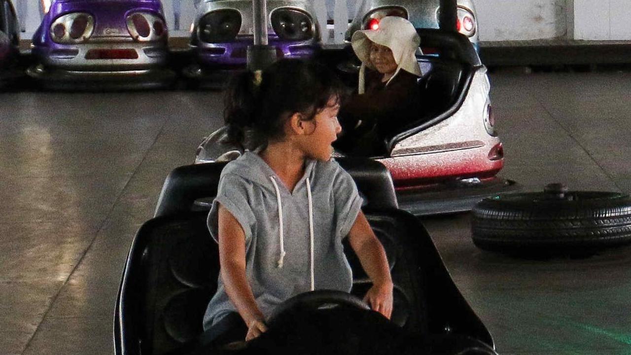 Berdasarkan catatan pengelola Ancol Taman Impian pada Jumat (24/5/) hingga pukul 16.00 WIB, data pengunjung yang berwisata di Dufan mencapai 8.000 orang. Liputan6.com/Herman Zakharia