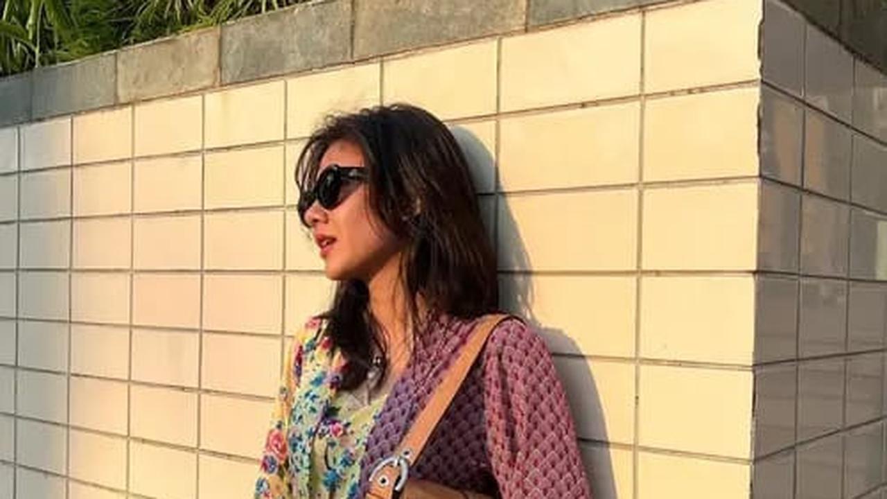 Potret Shenina Cinnamon Padukan Gaya Casual dan Vintage, Tetap Stylish