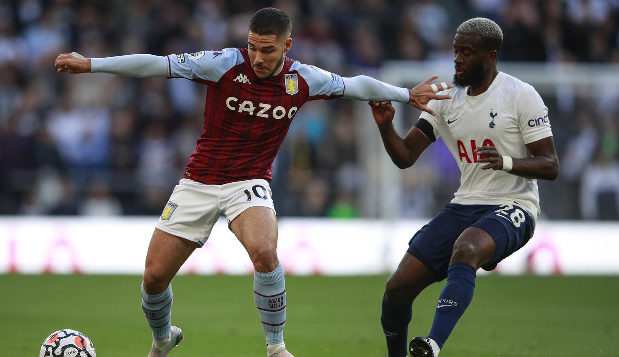Emiliano Buendia. Gelandang serang berusia 24 tahun ini didatangkan Aston Villa dari Norwich City pada awal musim 2021/2022 ini dengan nilai transfer 38,4 juta euro atau setara Rp.637 miliar. Ia telah tampil dalam 6 laga dengan mencetak 1 gol. (AP/Ian Walton)