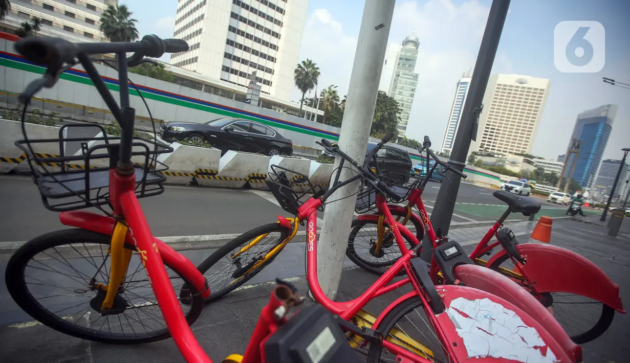 Kondisi tak terawat sepeda Gowes di kawasan Bundaran HI, Jakarta, Selasa (28/6/2022). Layanan sepeda sewa (bike sharing) dari Pemprov DKI Jakarta tampak tak terawat dari jok hilang hingga QR untuk menggunakan sepeda tersebut tidak bisa digunakan. (Liputan6.com/Faizal Fanani)