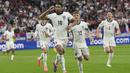 Pemain Inggris, Jude Bellingham, melakukan selebrasi setelah mencetak gol ke gawang Serbia pada laga Grup C Euro 2024 di Veltins Arena hari Senin (17/06/2024). (AP/Martin Meissner)