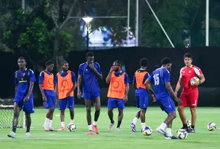 Para pemain Saint Kitts and Nevis menggelar sesi latihan jelang laga melawan Timnas Indonesia di ajang FIFA Series 2026. (Bola.com/M Iqbal Ichsan)
