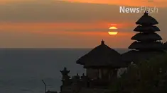 Seluruh armada penerbangan dan laut dari Bali ke berbagai tujuan maupun sebaliknya tidak beroperasi selama 24 jam.