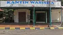 Salah satu kantin di Rest Area KM 50 A yang ditutup secara permanen pada 20 Desember 2020 lalu di Tol Jakarta-Cikampek, Karawang, Kamis (24/12/2020). Menurut pihak Jasa Marga rest area itu turut menyumbang kepadatan di ruas area KM 48-50. (Liputan6.com/Herman Zakharia)