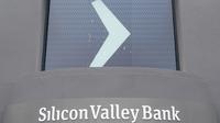 Tanda Silicon Valley Bank diperlihatkan di kantor pusat perusahaan di Santa Clara, California, Jumat, 10 Maret 2023.&nbsp;. (AP Photo/Jeff Chiu)