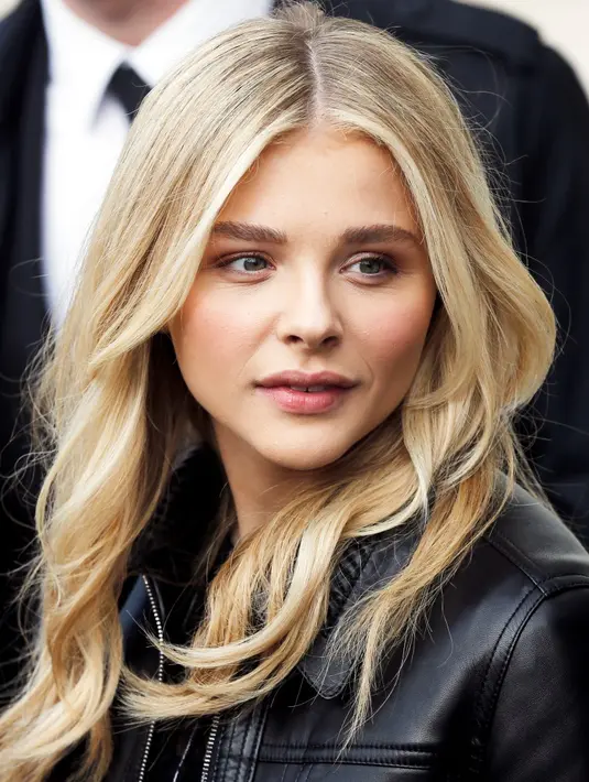 Pelantun hits Slow Down itu justru mengaku mengagumi sosok Chloe Moretz. 'Aku sering menonton film bersama Chloe dan dia terlihat begitu luar biasa di usia mudanya,' lanjut Selena. (Bintang/EPA)