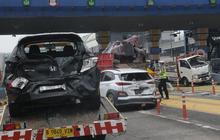 FOTO: Penampakan Kondisi Kendaraan Terlibat Kecelakaan Beruntun di Gerbang Tol Halim Utama