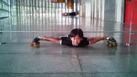 Punya Badan Elastis, Bocah Ini Pecahkan Rekor Dunia Limbo Skating